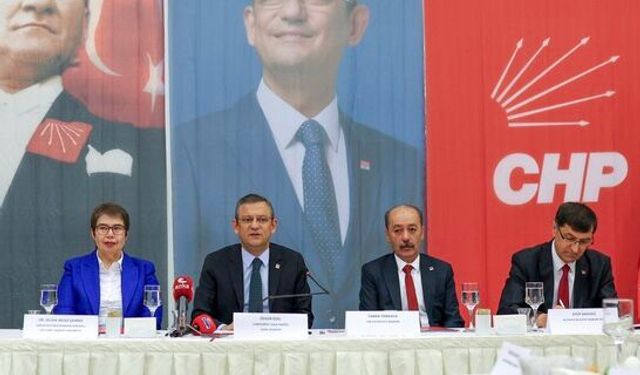 CHP’li Başkanlar bayramda Özgür Özel’in etrafında toplandı