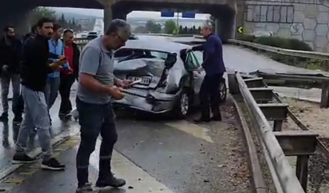 Kütahya'da tır, otomobili adeta biçti: Aynı aileden 3 kişi yaralandı