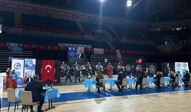 Kütahya Belediyespor halk oyunları ekibi bölge üçüncüsü oldu