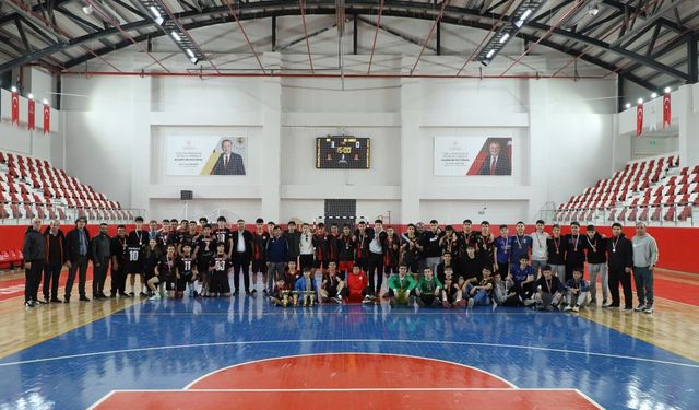 Kütahya'da futsal turnuvasında coşku tavan yaptı