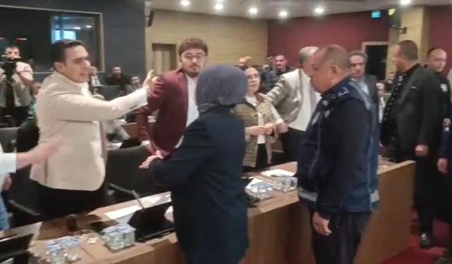 Son Dakika: Kütahya Belediye Meclisi’nde Gerginlik: “AT ÇİFTLİĞİ DEĞİL” TARTIŞMASI DAMGA VURDU