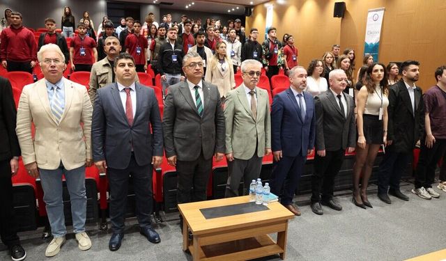 DPÜ'de dev teknoloji zirvesi: Öğrencilere kariyer ipuçları anlatıldı