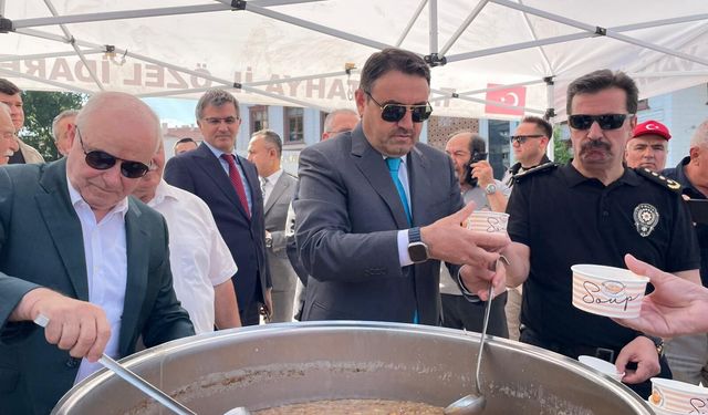 Kütahya’da Muharrem Ayı Aşureyle Anıldı: Vali Işın Vatandaşlara İkramda Bulundu
