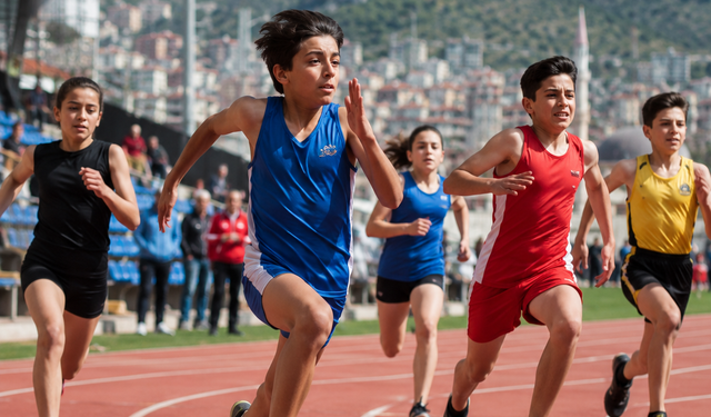 Kütahya’da U14 Atletizm Türkiye Şampiyonası Heyecanı: 1.650 Sporcu Yarıştı