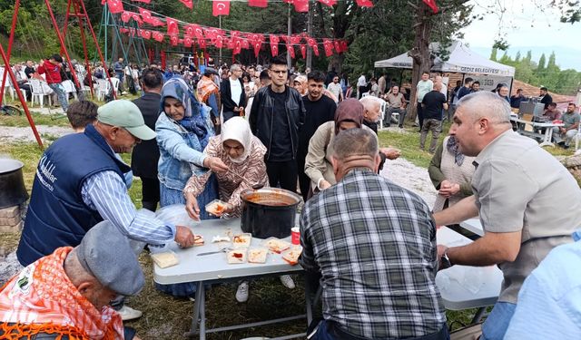 Gürlek Köyü'nde Keşkek Coşkusu: Binlerce Kişi Bir Araya Geldi