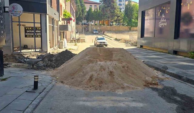 İnşaat çalışmasında 2 sokak kapanınca esnaf çileden çıktı