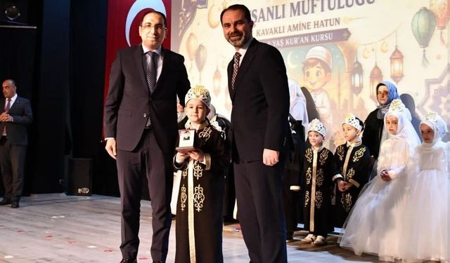 Kur’an kursu öğrencilerinden duygulandıran final