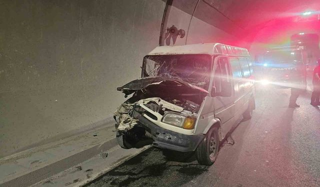 Trafik kazasında, 1'ağır 3 kişi yaralandı