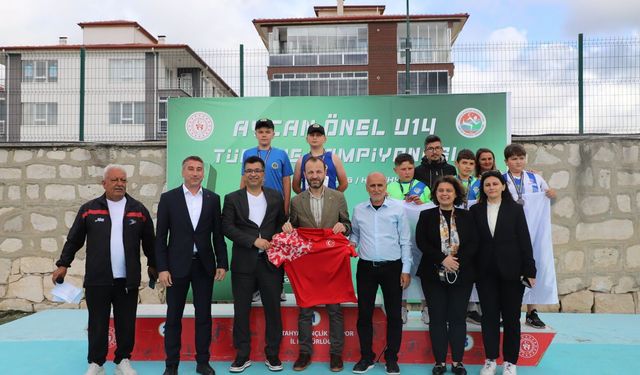 Geleceğin olimpiyat sporcuları Kütahya'da: Atletizm şampiyonası nefes kesti