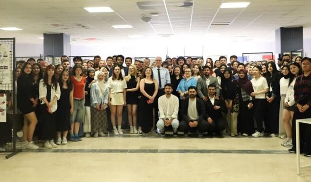 DPÜ'de GSF öğrencileri yeteneklerini sergiledi, mezuniyet sergisi büyüledi