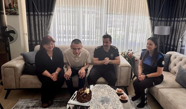 Kütahya'da özel birey Emir Buğra'ya anlamlı doğum günü sürprizi