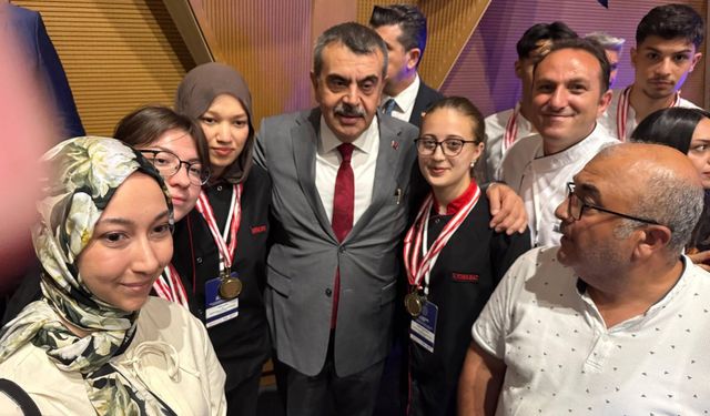 Binlerce öğrenci katılmıştı: Uluslararası Gastronomi Yarışmasında Gediz'den çifte madalya!