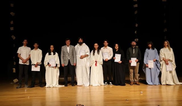 Kütahya'da 'Haykırış' tiyatro oyunu izleyicileri büyüledi