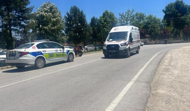 Kütahya'da motosikletli yol ortasında savruldu: 1 yaralı