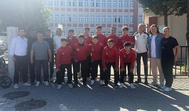 Türkiye'nin en iyi 8 takımı arasında: Moymul Ortaokulu Futsal Takımı tarih yazıyor