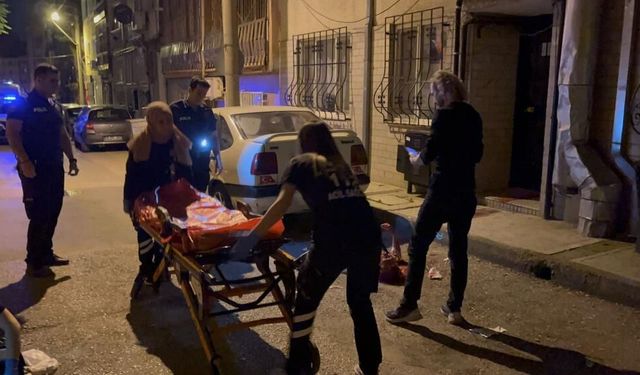 Önce annesini sonra kendisini bıçakladı