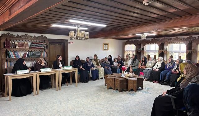 Kütahya'da ''Bir Yetime Aile Olmak'' paneli düzenlendi