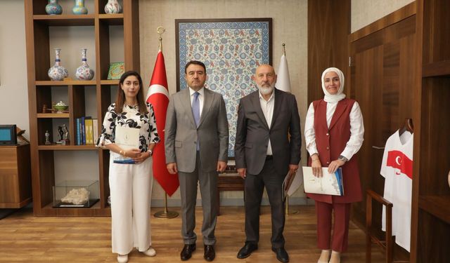 Vali Işın'dan Dijital Rehber Projesine imza atan eğitimcilere tebrik