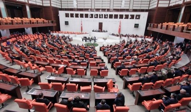 Memur, işçi ve emekli beklerken vekil maaşı gündem oldu
