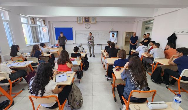 Kütahya’da öğrenciler yaz tatilinde de öğrenmeye devam ediyor