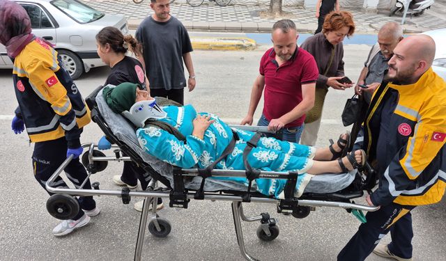 Yaya geçidinden geçmek isteyen anneanne ve toruna minibüs çarptı