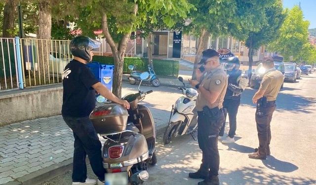 2 bin 75 motosiklet sürücüsü kontrolden geçti