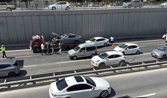 Çevre Yolu'nda 3 aracın karıştığı zincirleme kaza: 2 yaralı