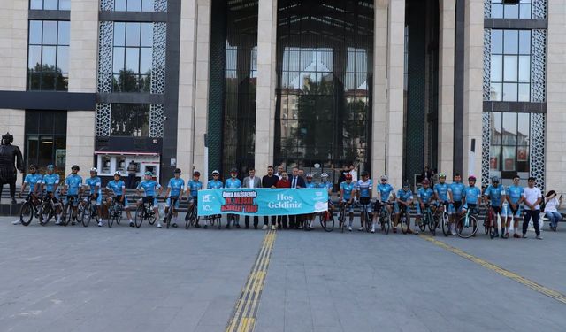 Kütahya'nın toprağı teslim edildi: Ömer Halisdemir Bisiklet Turu sporcularına Kütahya'da çoşkulu karşılama