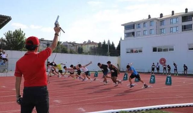 Genç atletler Kütahya’da derece için piste çıktı