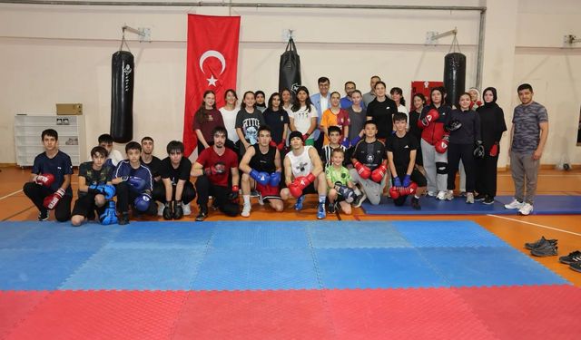 Başkan Kahveci, sporcular ve antrenörler ile buluştu