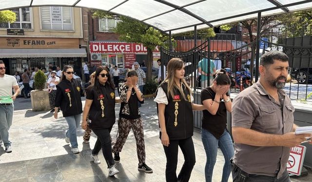 Apartmana hırsızlık için giren 3 kadın suçüstü yakalandı