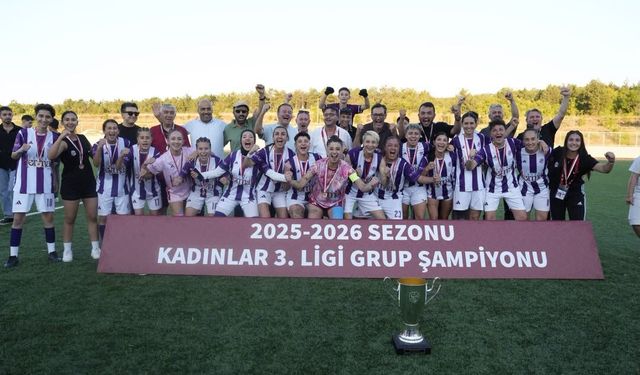 Kütahya futbolunda altın sezon: Tavşanlı ekibi Akıncılar Kadınlar 2.Ligi'ne yükseldi