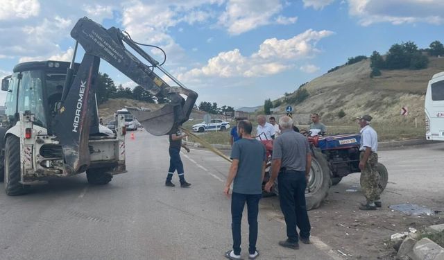 Kütahya'da kavşakta kan döküldü: 3 yaralı
