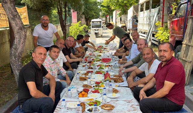 Tavşanlı'da esnaf ve siyasetçiler aynı sofrada buluştu