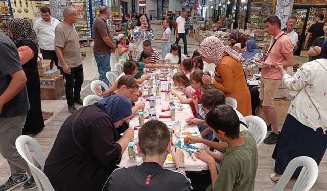 Çiniciler Çarşısı'nda renkli etkinlik: Öğrenciler, seramik sanatında hünerlerini sergiledi