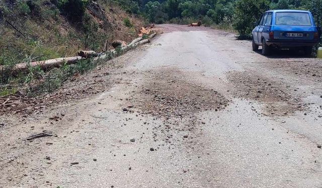 Kütahya’da Köylüler İsyan Etti: Çukurlar 30 Santimetreyi Aşıyor
