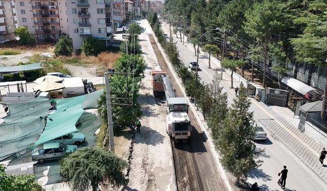 Kütahya’da İki Caddede Asfalt Mesaisi Başladı!