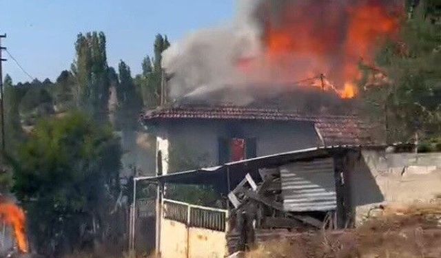 Kütahya'da bir ocağa ateş düştü, ev küle döndü