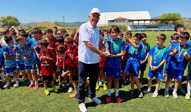 Hisarcık'ta "Ethem Bal Kupası U10 Futbol Turnuvası" tamamlandı