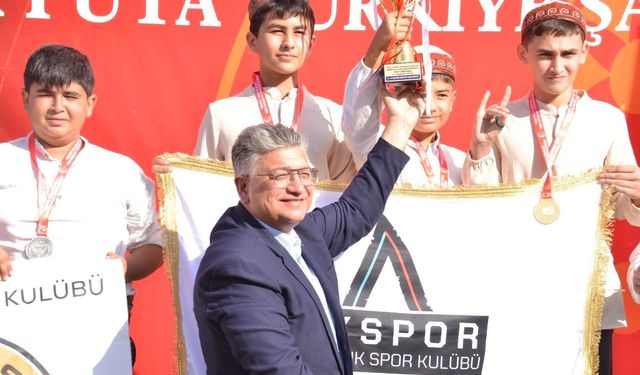 Rektör Kızıltoprak: "Türk okçuluğu geleceğe taşınan bir medeniyet mirasıdır"