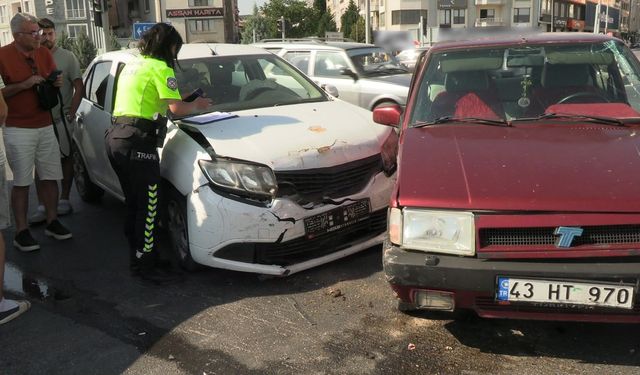 Kütahya'da kavşak karıştı: 1 yaralı