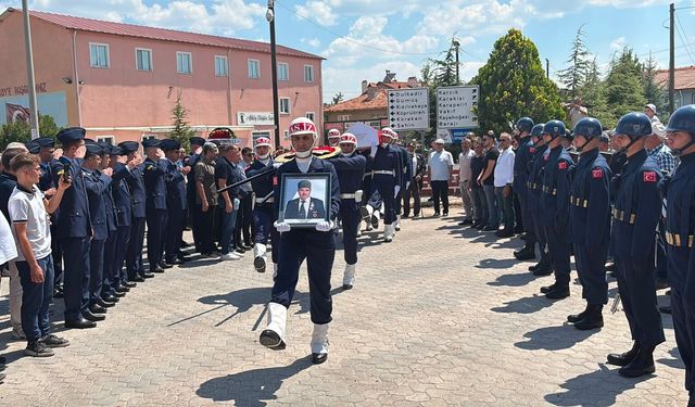 Kütahya'da hayatını kaybeden Kıbrıs Gazisi Altan son yolculuğuna uğurlandı