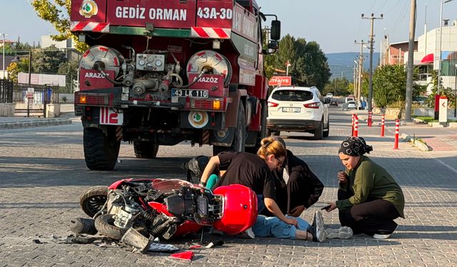 Gediz'de Arazöz ile Motosiklet Kazası: 1 Yaralı!