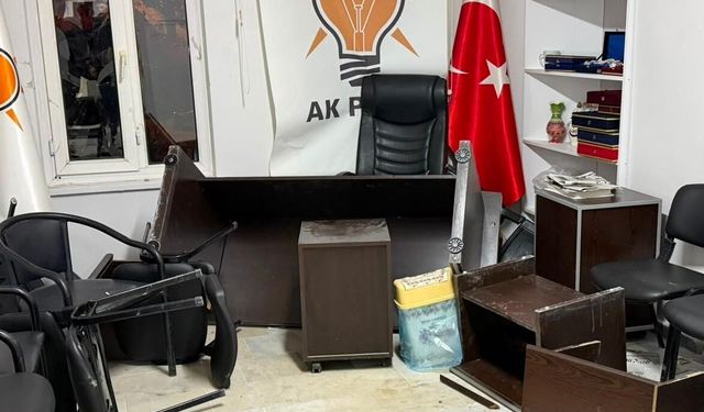AK Parti Emet İlçe Başkanlığı’na Saldırı: Bina Tahrip Edildi