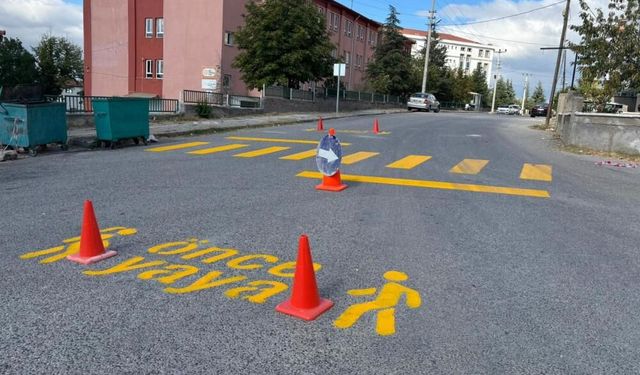 Kütahya’da Okullar Açılmadan Harekete Geçildi! Yaya Geçitleri Yenileniyor