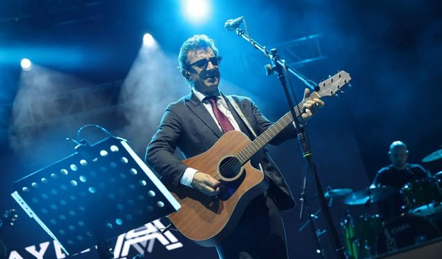 Kütahya'da Ayna, Metehan için sahneye çıktı: Konserde coşku zirveye ulaştı