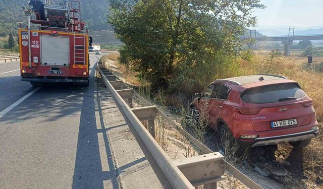 Bilecik'te otomobil bankete düştü: 4 yaralı