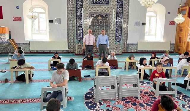 Dumlupınar'da Yaz Kur'an Kursu öğrencilerine Bilgi Birikim Sınavı düzenlendi