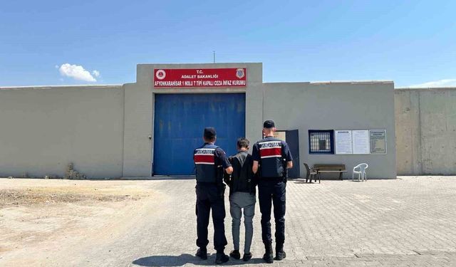 Jandarma çeşitli suçlardan aranan 28 kişiyi yakaladı