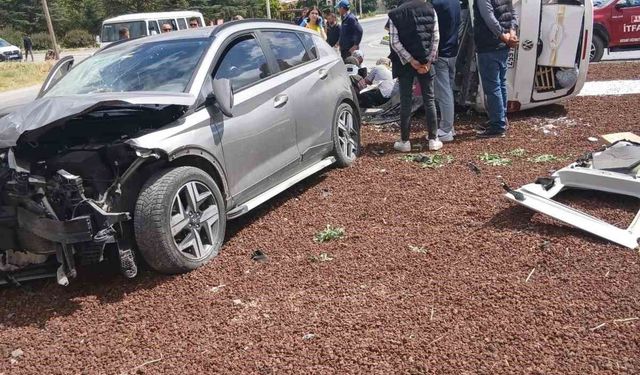 Otomobillerin çarpıştığı kazada 7 kişi yaralandı